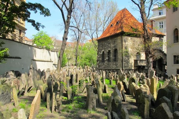 Best Free Things to Do in Prague: Cemeteries